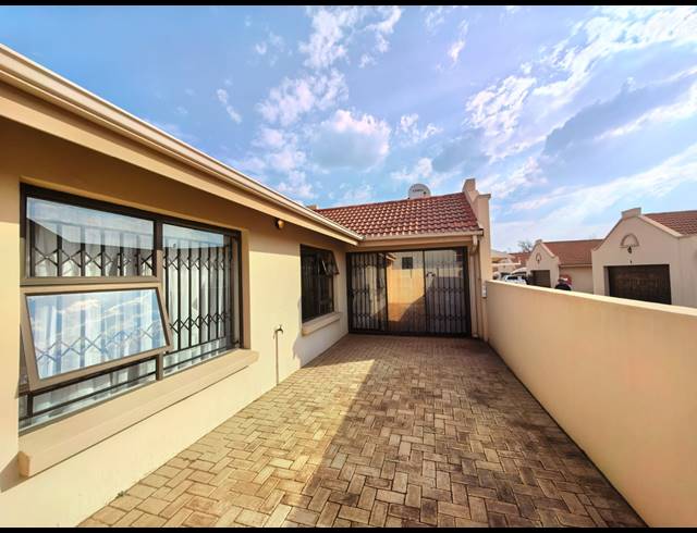 3 BEDROOM TOWNHOUSE FOR SALE IN VAALPARK
